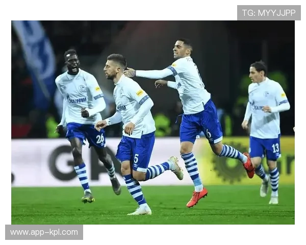 沙尔克04对阵勒沃库森，鲁尔区德比恩怨再续